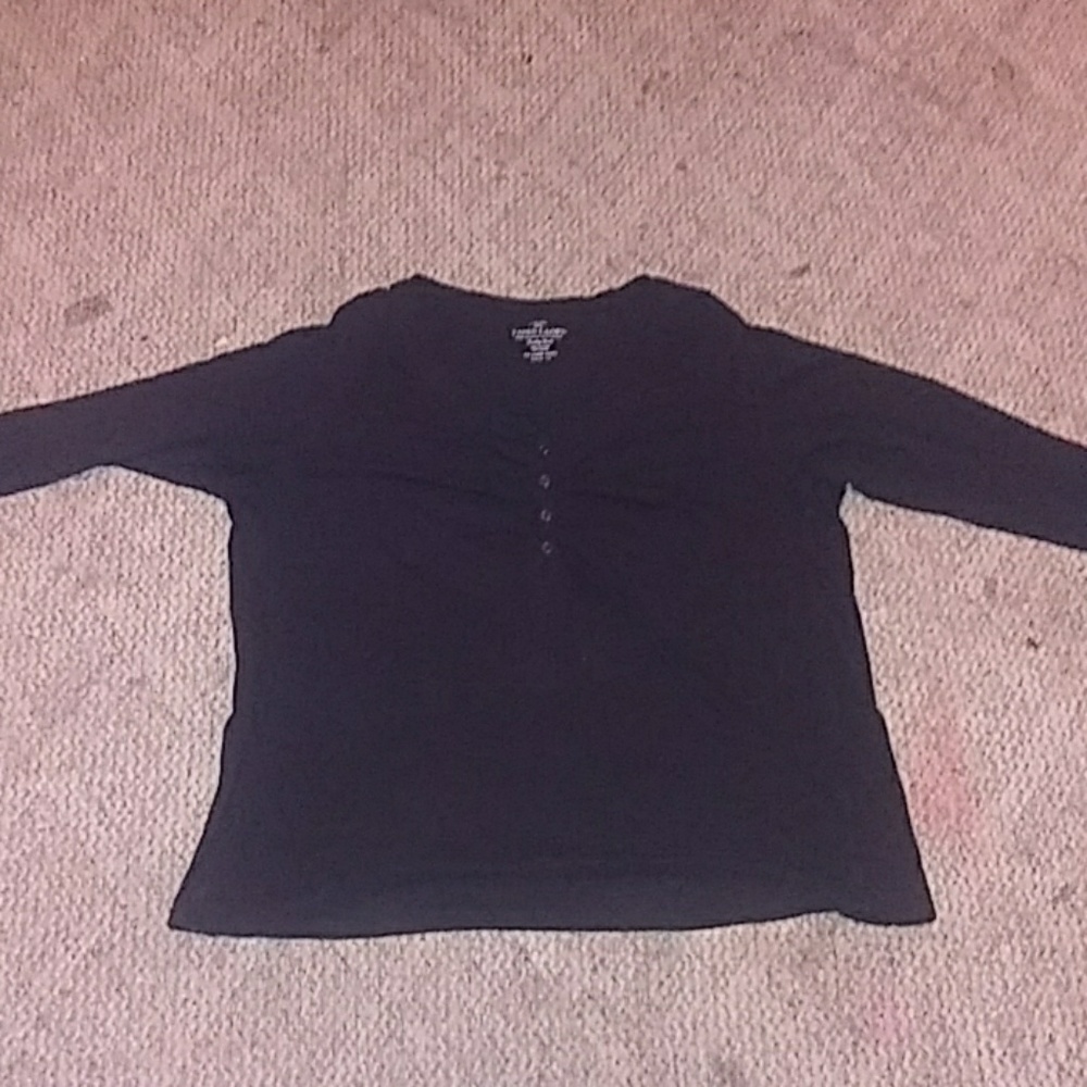 Long sleeve black buttoned shirt